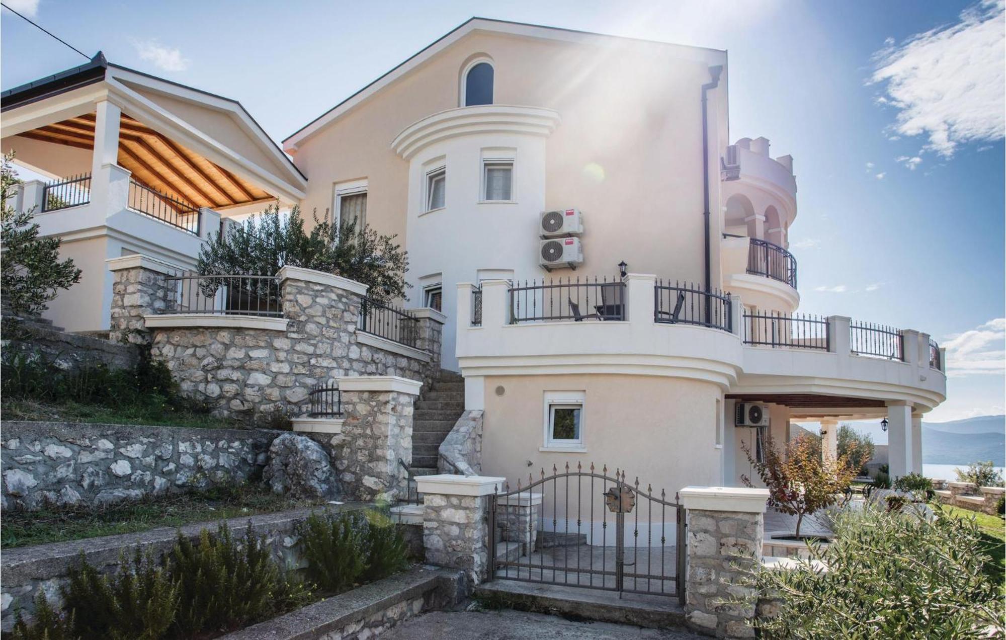 Lovely Apartment In Komarna With House Sea View Klek Extérieur photo